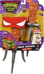 TMNT Mutant Mayhem - Ninja Reveal Raphael's Sais